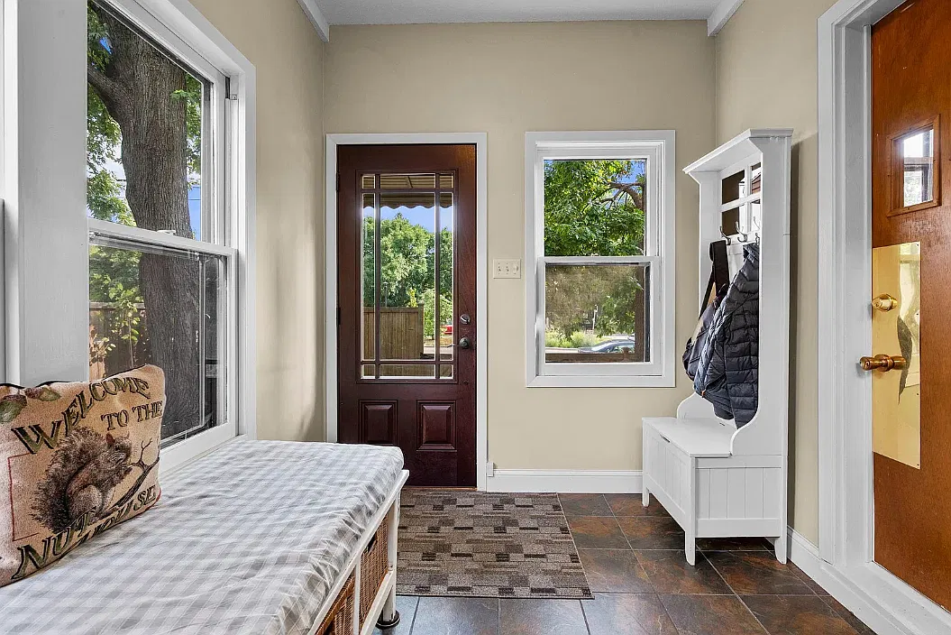 2 bed, 1200 sqft, $2,100 — Photo 4