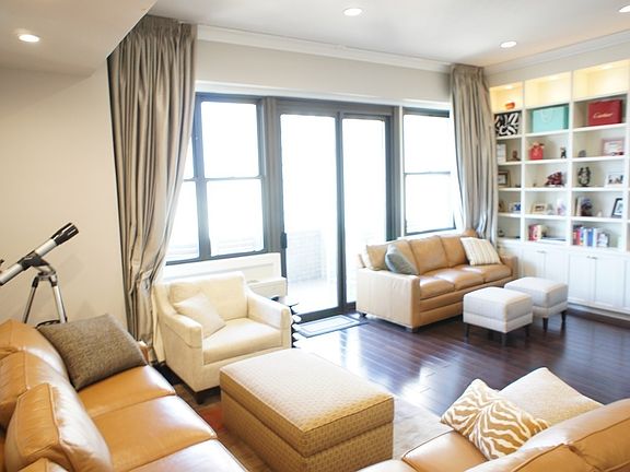 3rd image of 58 W 58th St APT 34A