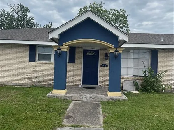 2513 Volpe Dr, Chalmette, LA 70043