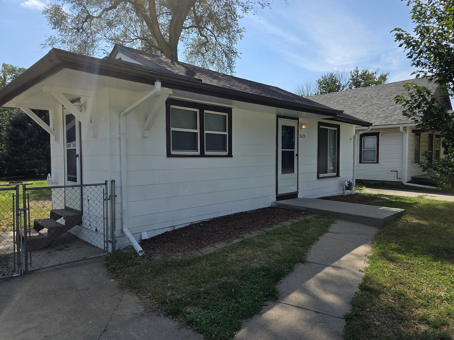 2 bed, 670 sqft, $1,299 — Photo 2