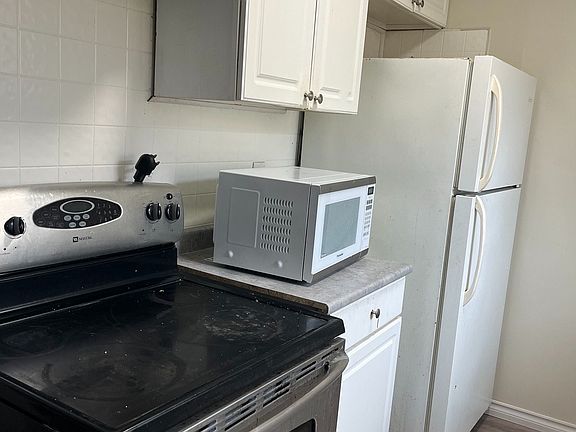3rd image of 36 Sylvia St