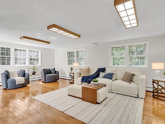 5th image of 21 Wayland Hills Rd