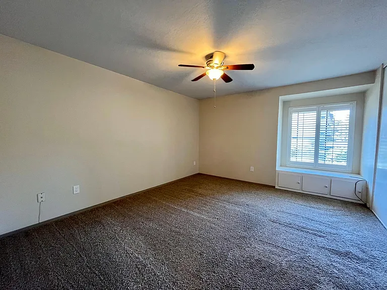 417 Eastgate Ln — Photo 9