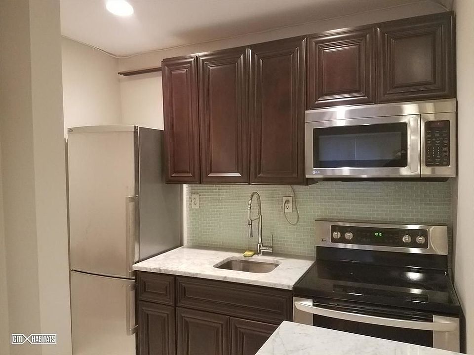 2nd image of 129 E 47th St APT 4A