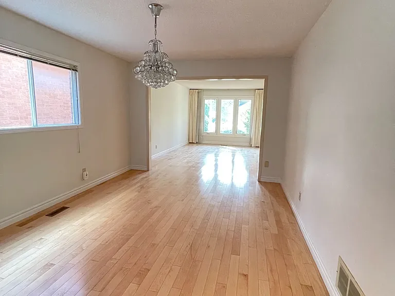 38 Southgate Cres — Photo 5