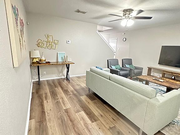 4th image of 9234 New Kenton
