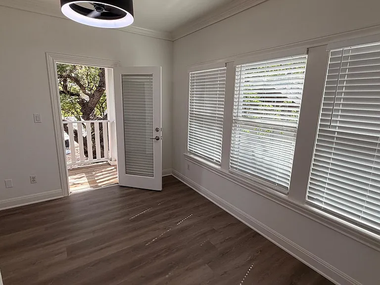 804 E Dean Keeton St — Photo 8