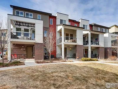 3 bed, 1393 sqft, $2,550 — Photo 2