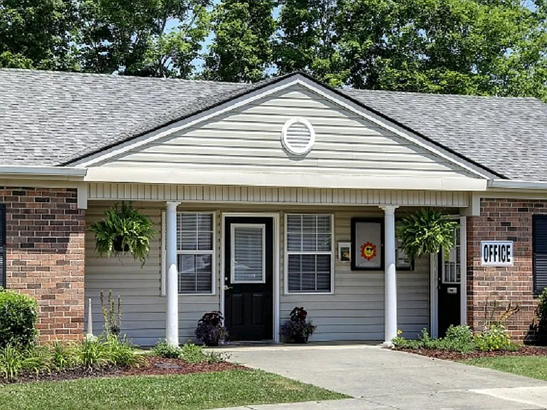 Ridgetop Apartments — Photo 9