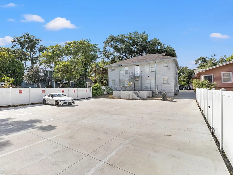911 E 23rd Ave — Photo 3