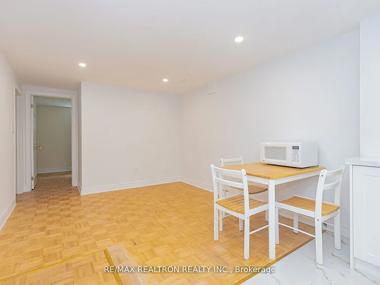 129 Sexton Cres #LOWER — Photo 4