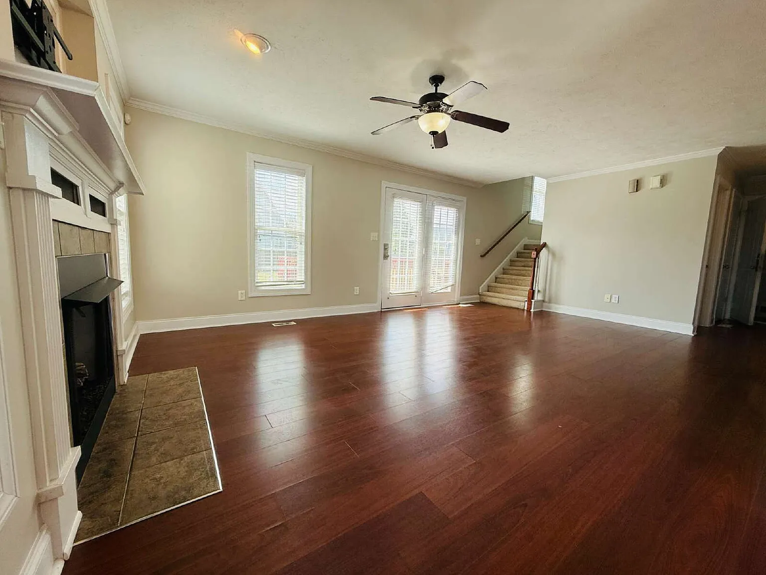 3 bed, 2.5 bath, 2017 sqft, $2,000 — Photo 2