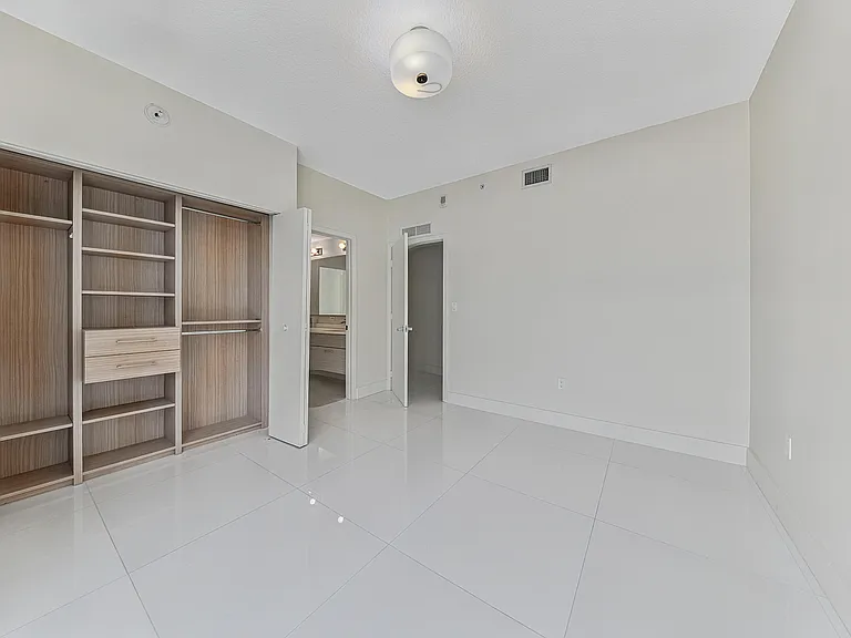 600 NE 27th St #1605 — Photo 31
