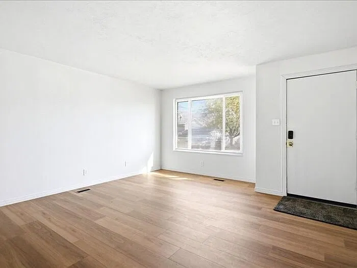 5 bed, 2.5 bath, 2224 sqft, $2,295 — Photo 3