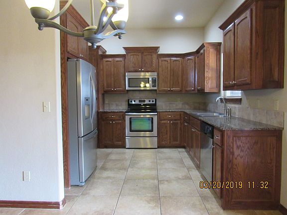 4th image of 2404 SW Edinburough Dr