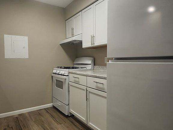 3rd image of 5004 Davenport St #5