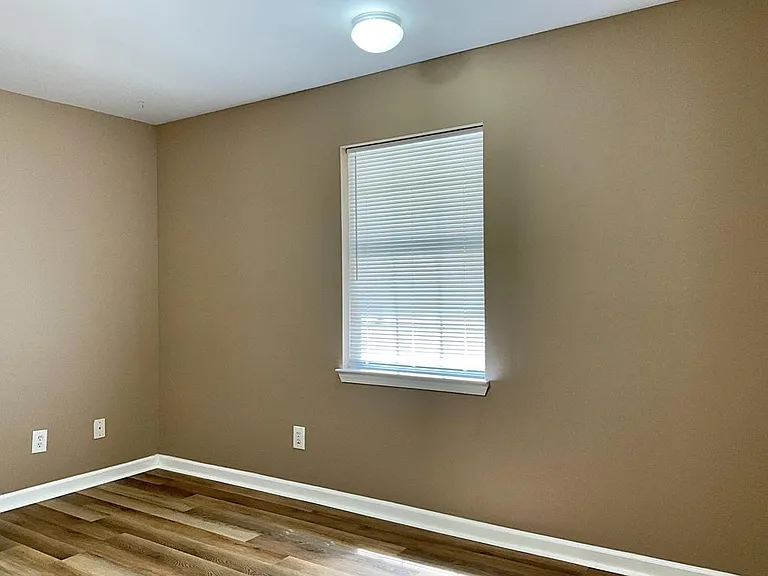 200 England Dr — Photo 6