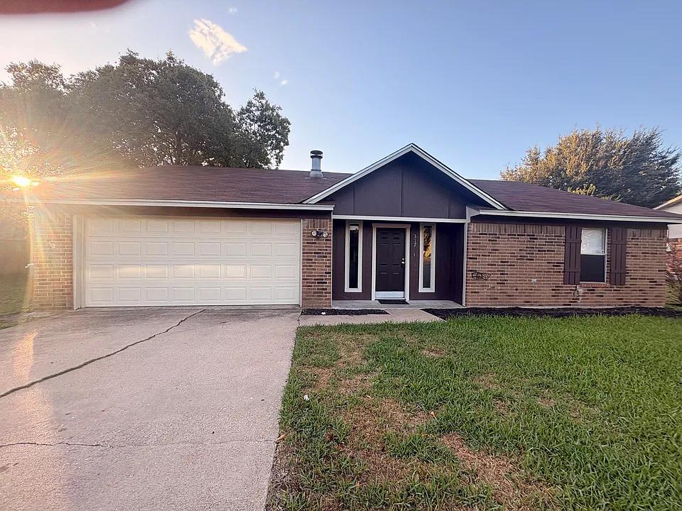317 Applewood Ln