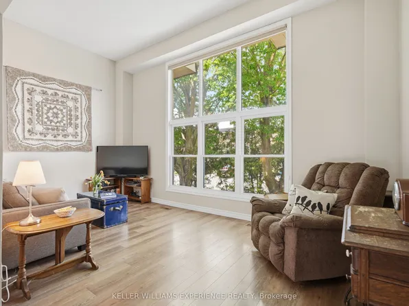 246 Tupper Blvd #8, New Tecumseth, ON L9R 1A9