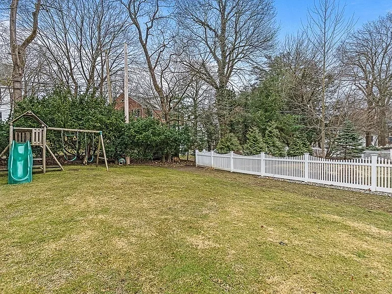 34 Glen Rd — Photo 9