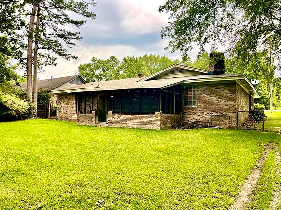 3rd image of 3200 Luper Dr