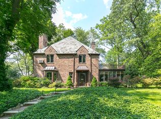 33 Merrivale Rd, Great Neck, NY 11020