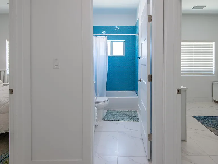 142 Avenue D — Photo 33