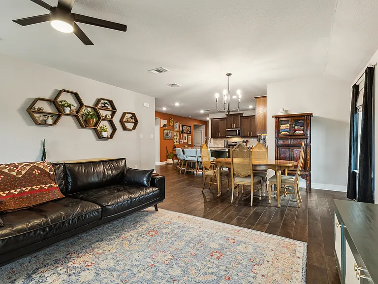4018 Woodford Dr — Photo 12