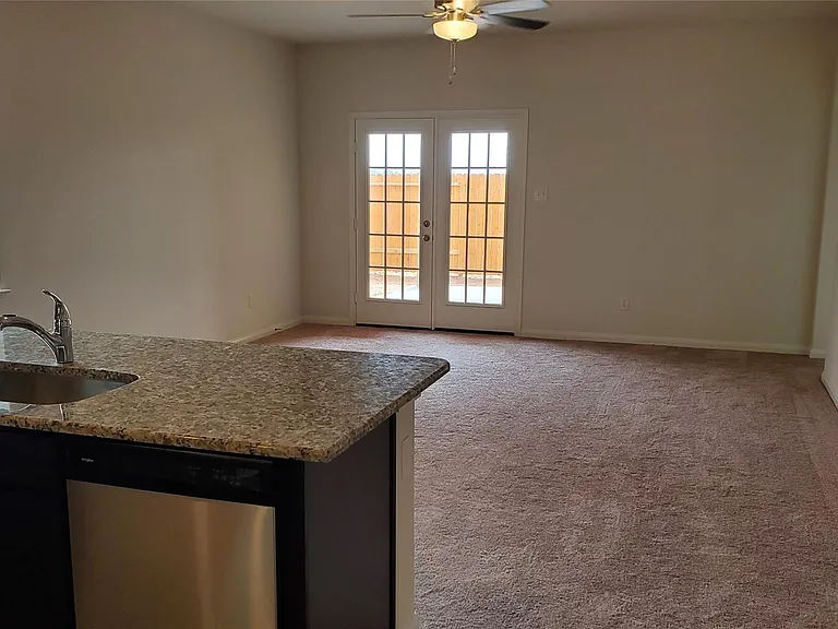 413 Bracken Hill Dr — Photo 2