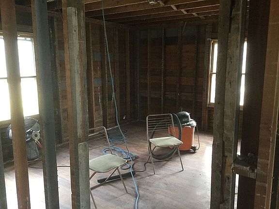 5th image of 213 S 5th St