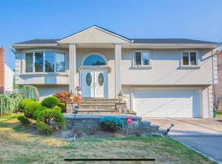 181 Old Courthouse Rd, New Hyde Park, NY 11040