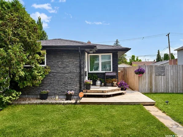 924 Weldon AVENUE, Saskatoon, SK S7M 2V6
