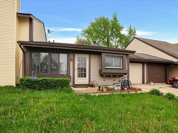 2nd image of 30W052 Mulberry Ct #52