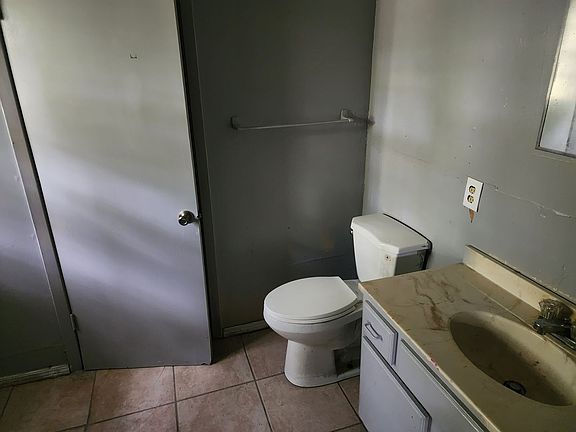 5th image of 3511 Sumner St