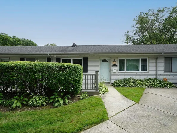 109 Feller Drive #109, Central Islip, NY 11722