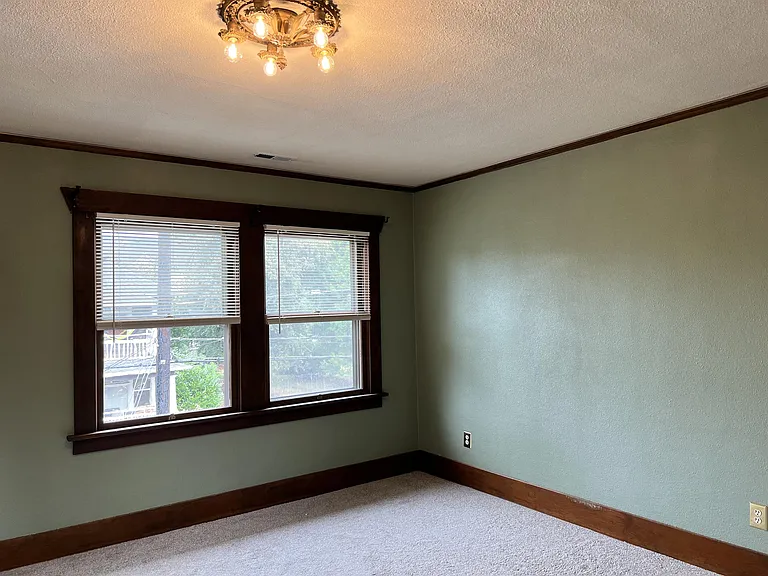 1112 N Beech St — Photo 15
