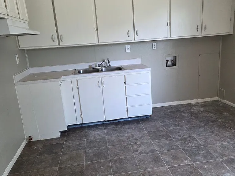 700 Mars St — Photo 2