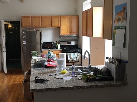 3rd image of 1903 W Dickens Ave #11050982