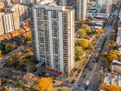 1360 N Sandburg Ter APT 402C, Chicago, IL, 60610
