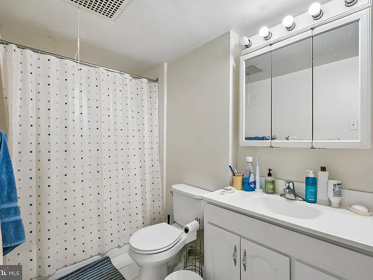 604 S Washington Sq #36-2415 — Photo 7