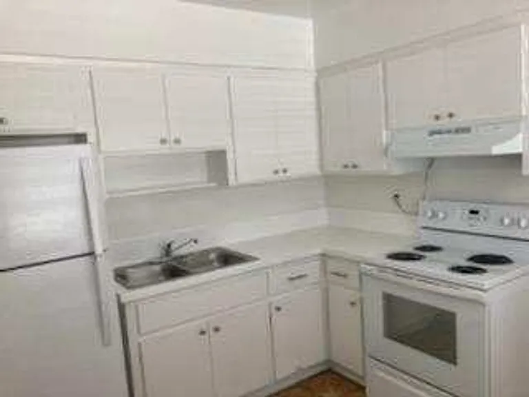 2111 Roosevelt St — Photo 5