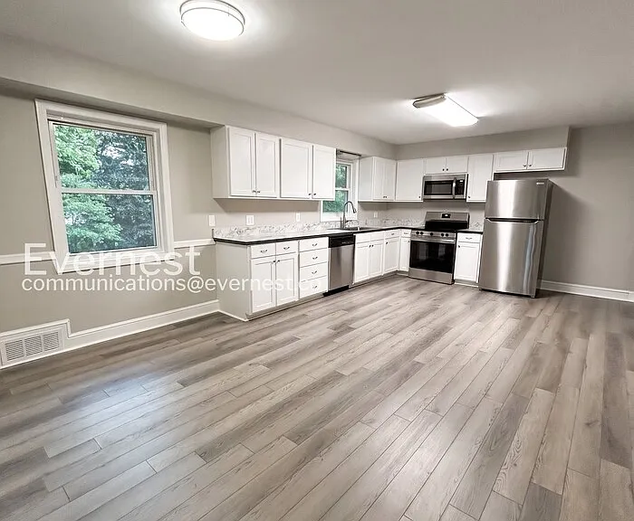 112 Tabor St — Photo 5