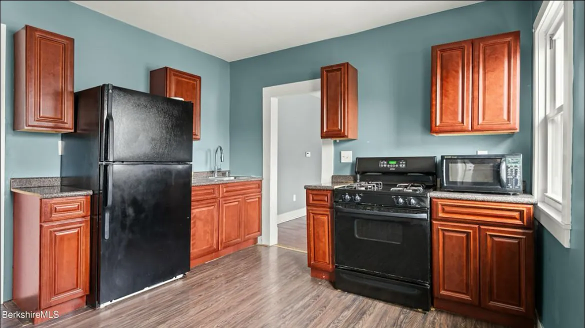 217-219 Bradford Street - 219 — Photo 1