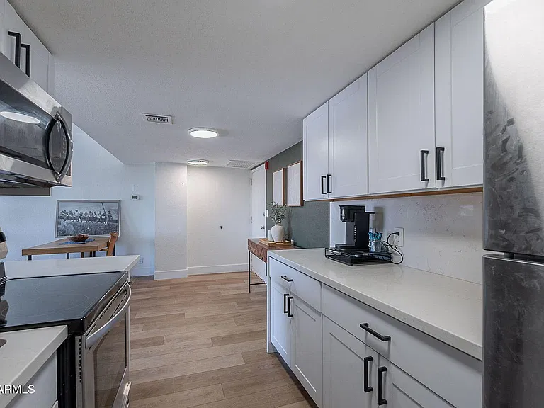 805 N 4th Ave #403 — Photo 2