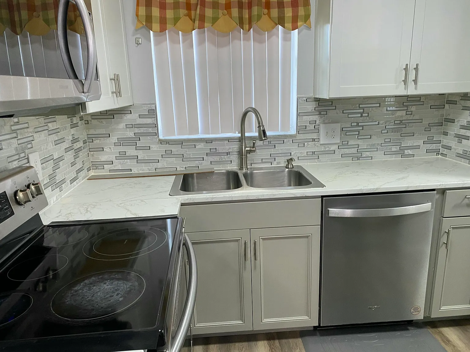 1 bed, 1.5 bath, 720 sqft, $1,300 — Photo 4