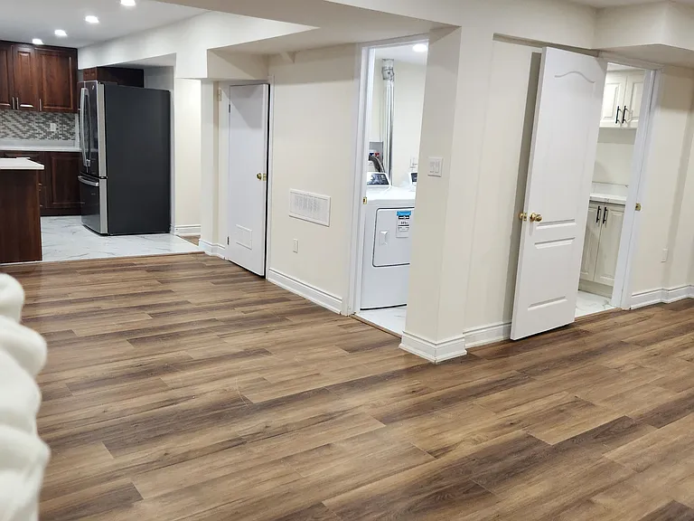 62 Pineway Pl #LOWER — Photo 1