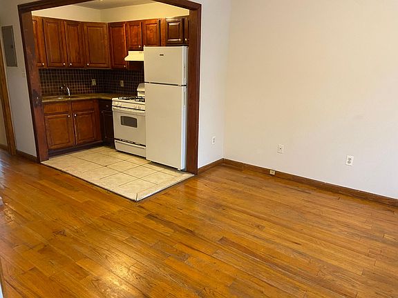 5th image of 18009 90th Ave