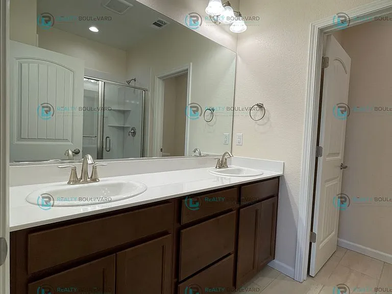 1017 Middle Gate Rd — Photo 35