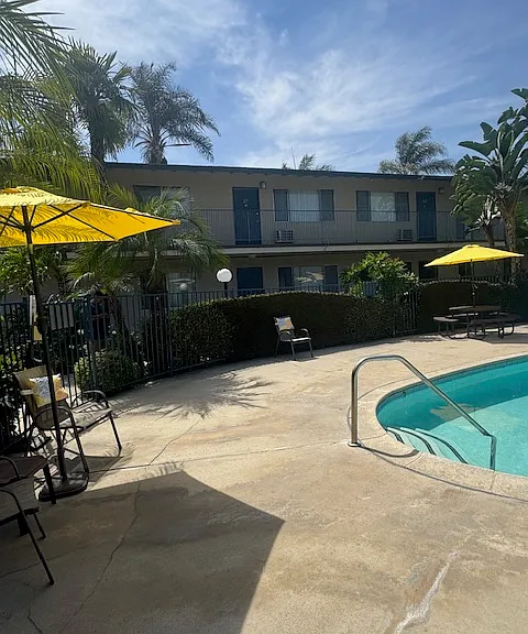 Covina Palms Apartments — Photo 17
