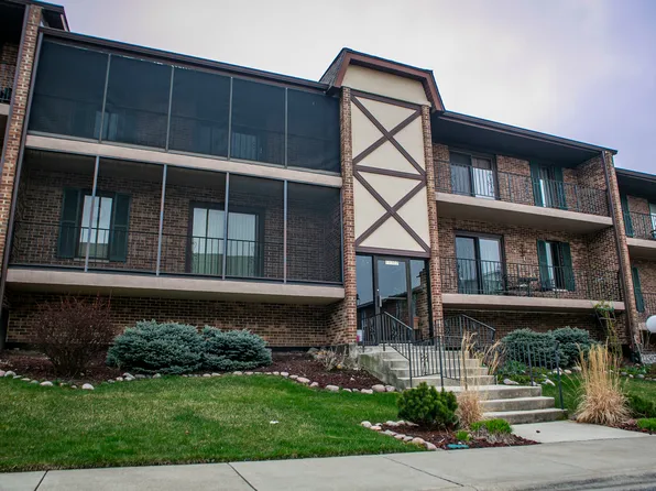 11307 Moraine Dr APT E, Palos Hills, IL 60465